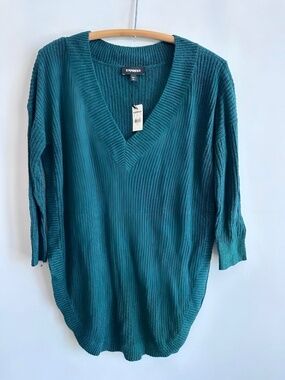 Express ribbed V-neck oversized sweater NEW